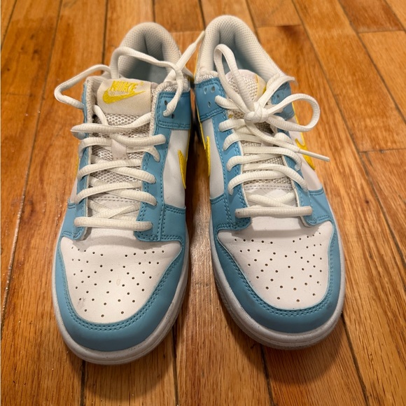 Nike Sneakers in Blue and Yellow - Picture 5 of 5
